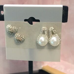 2 pairs included in this listing. Heart-shaped Juicy and pearl.